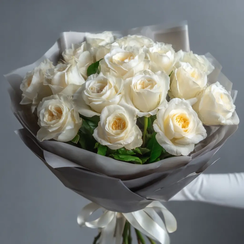 Белые розы &laquo;Утренний свет&raquo;