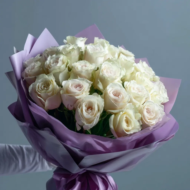 Белые розы &laquo;Нежность вечера&raquo;