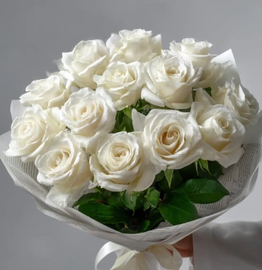 Белые розы «Северная нега»