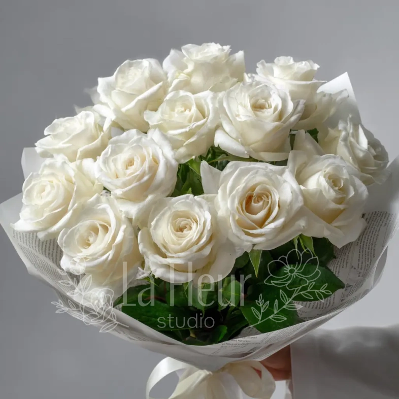 Белые розы &laquo;Северная нега&raquo;