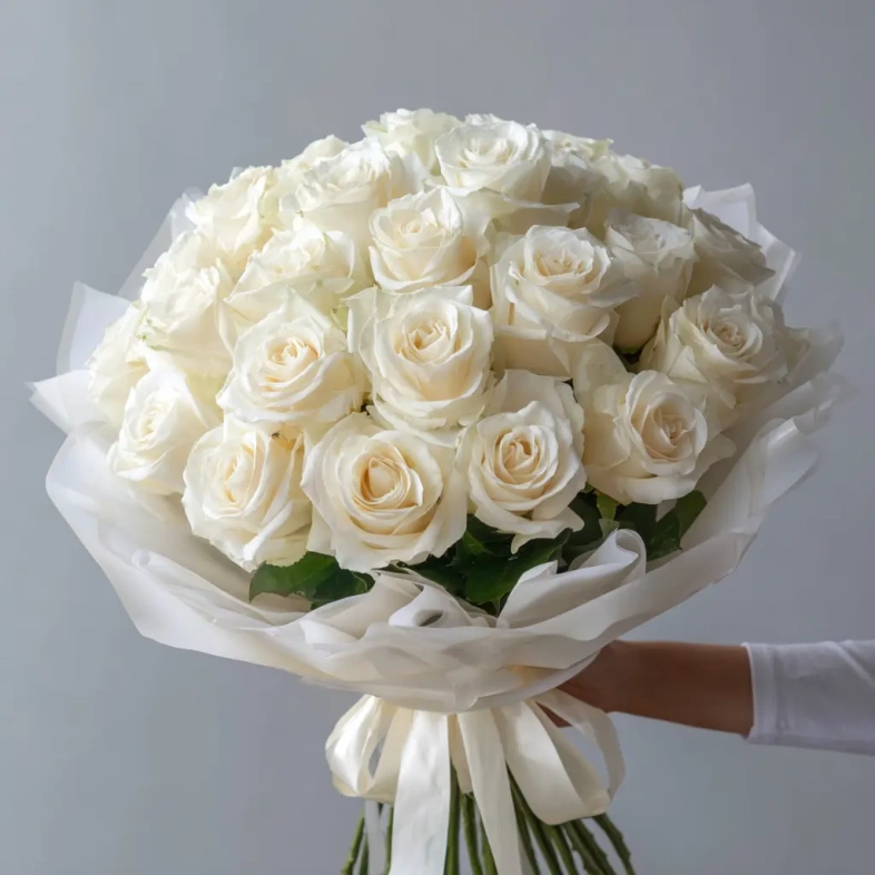 Белые розы &laquo;Аромат облаков&raquo;