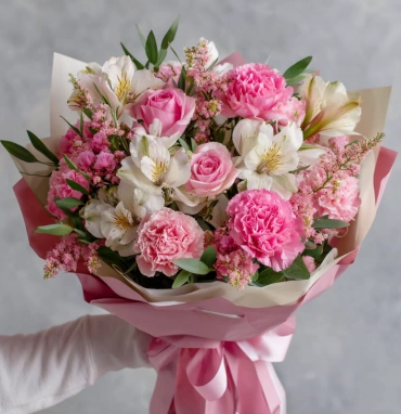 Букет с гвоздиками «Розовый каприз»