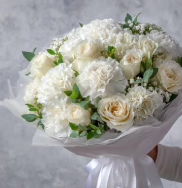 Букет с гвоздиками «Белый вальс»