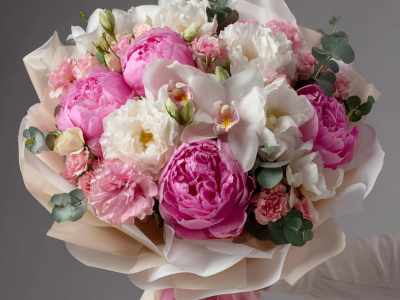 Букет с пионами «Перламутровая вуаль»