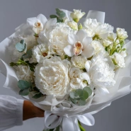 Букет с пионами &laquo;Снежное прикосновение&raquo; 0