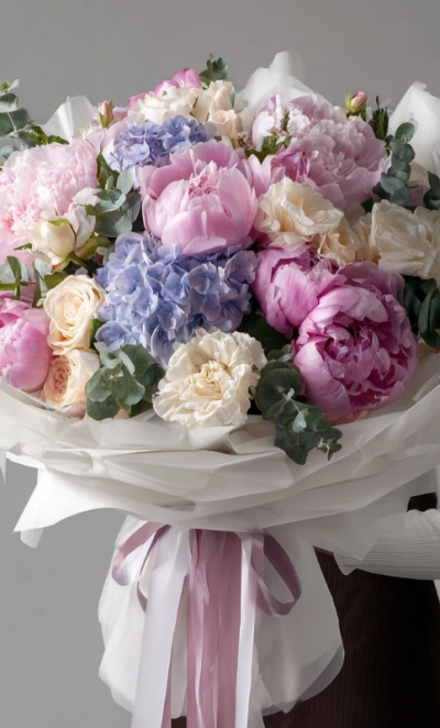 Букет с пионами «Тёплая акварель»