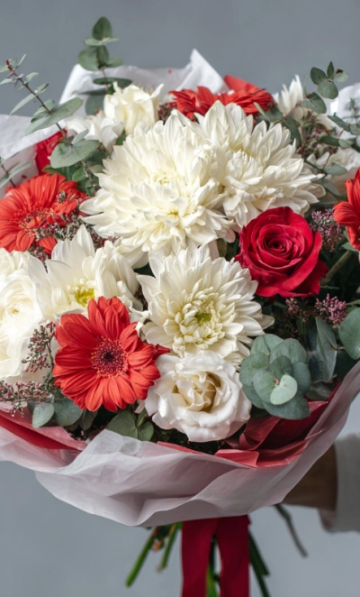 Букет с хризантемами «Праздничное сияние»