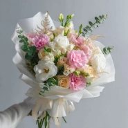 Букет с эустомами &laquo;Мягкое прикосновение&raquo; 0