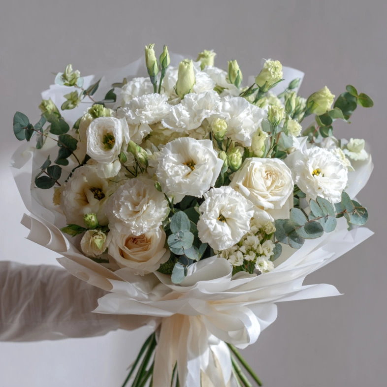 Букет с эустомами &laquo;Светлая вуаль&raquo;