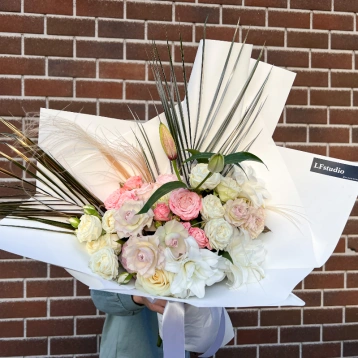 Нежное облако роз