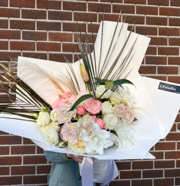 Нежное облако роз