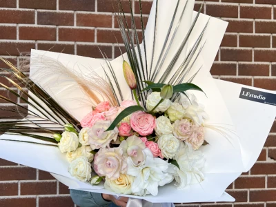 Сборный букет «Нежное облако роз»