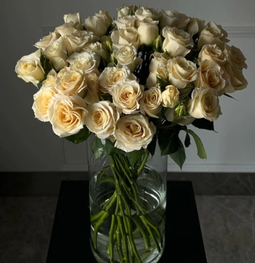 Белые облачные розы