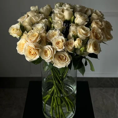 Белые облачные розы