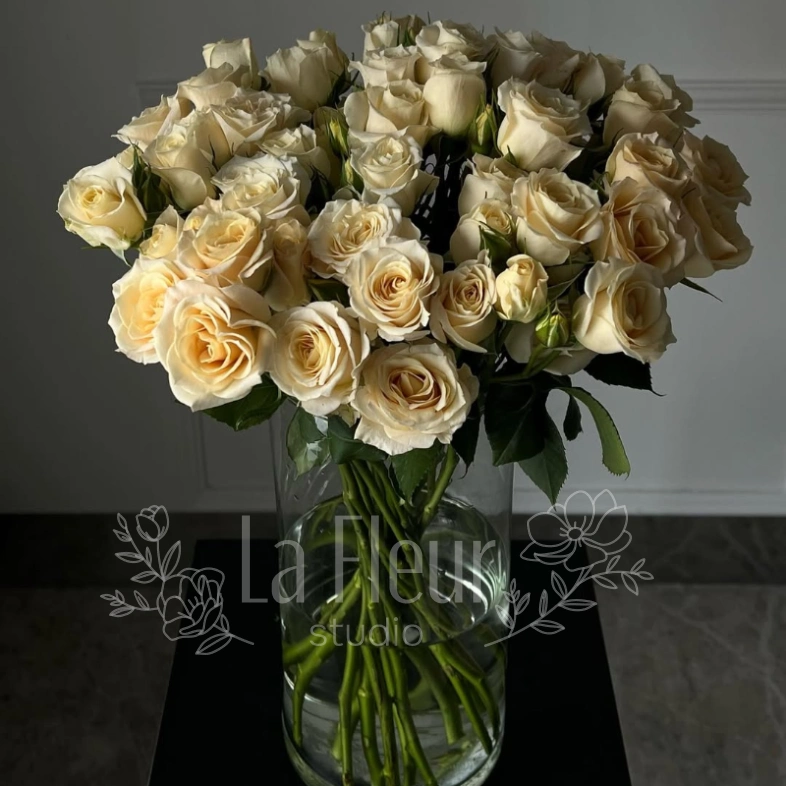 Белые облачные розы