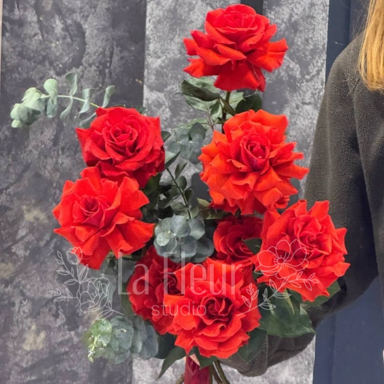 Красные розы &laquo;Пламя страсти&raquo;