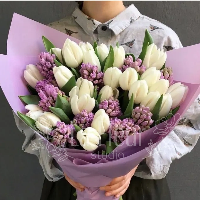 Букет из Тюльпанов и гиацинт &laquo;В подарок&raquo;