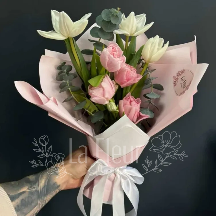 Букет из тюльпанов и эвкалипта &laquo;нежные чувства&raquo;