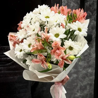 Букет хризантемы с альстромериями