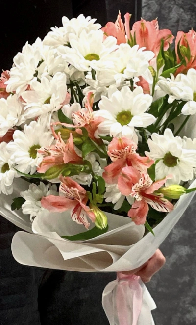 Букет хризантемы с альстромериями