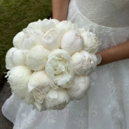 Свадебный букет из пионов 0