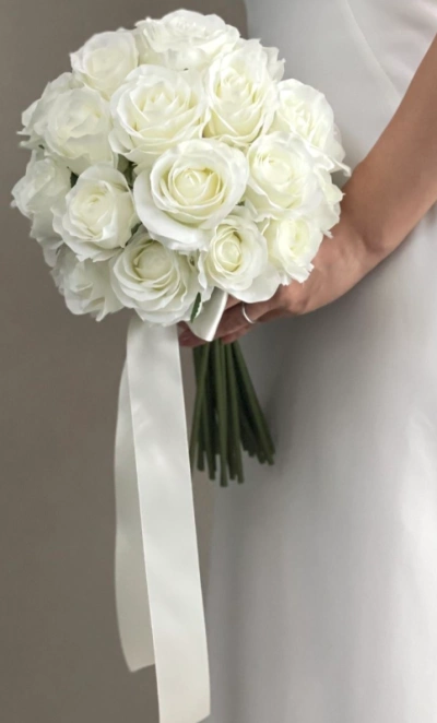Свадебный букет из белых роз