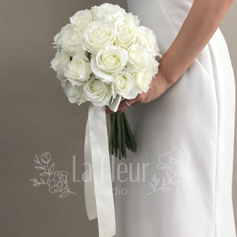 Свадебный букет из белых роз