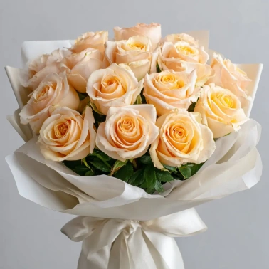 15 персиковых эквадорских роз