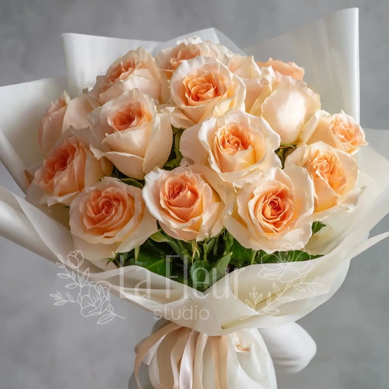 15 персиковых эквадорских роз