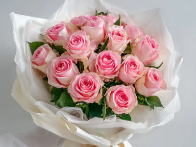 15 розовых эквадорских роз