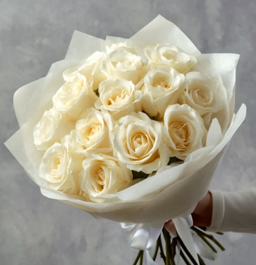 15 белых роз 40 см