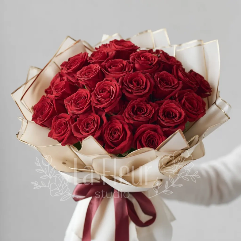 Красные розы &laquo;Рубиновое сияние&raquo;
