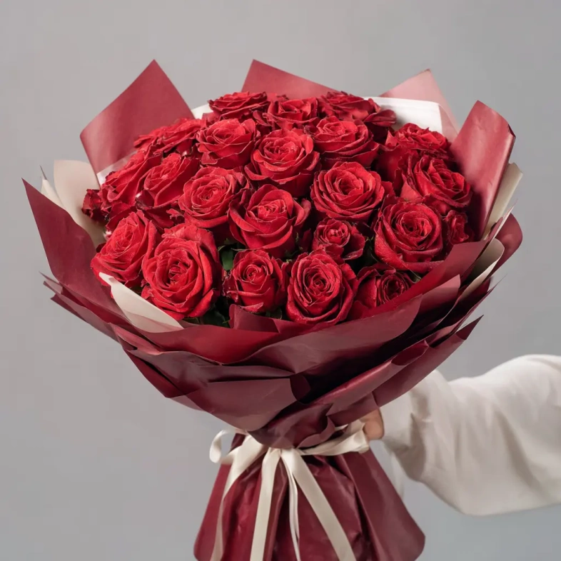 Красные розы &laquo;Искры страсти&raquo;