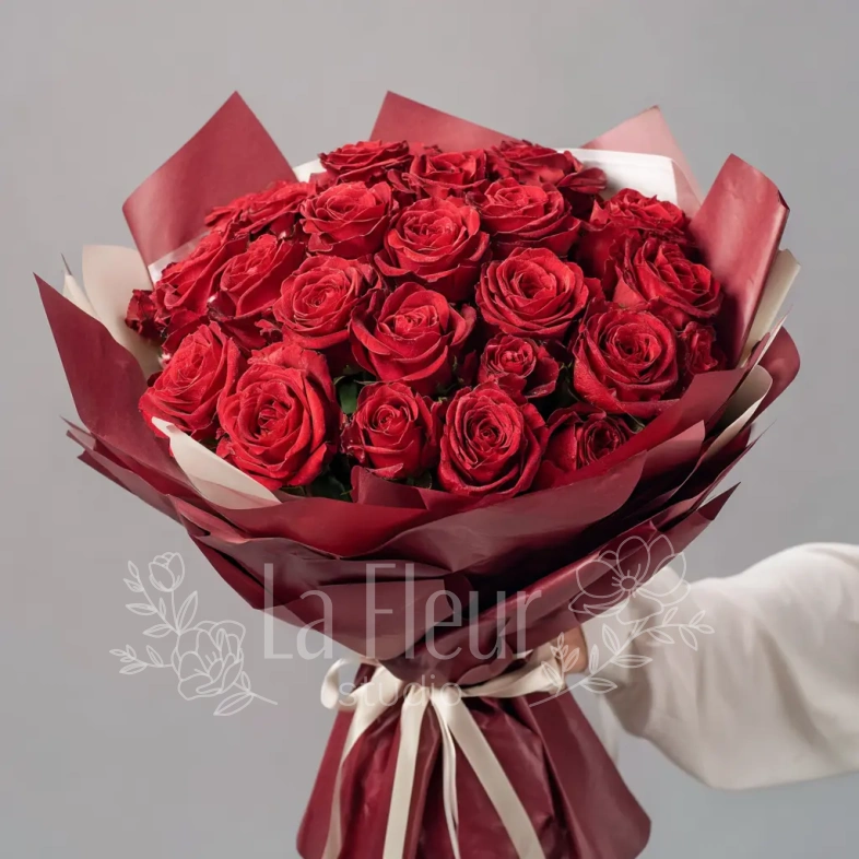 Красные розы &laquo;Искры страсти&raquo;