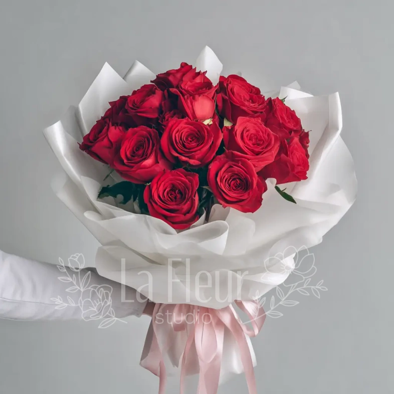 Красные розы &laquo;Страсть мгновения&raquo;