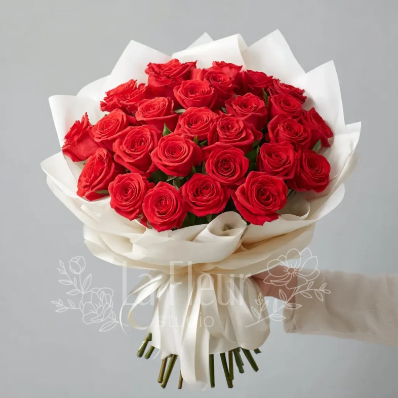 Красные розы &laquo;Огненное сердце&raquo;